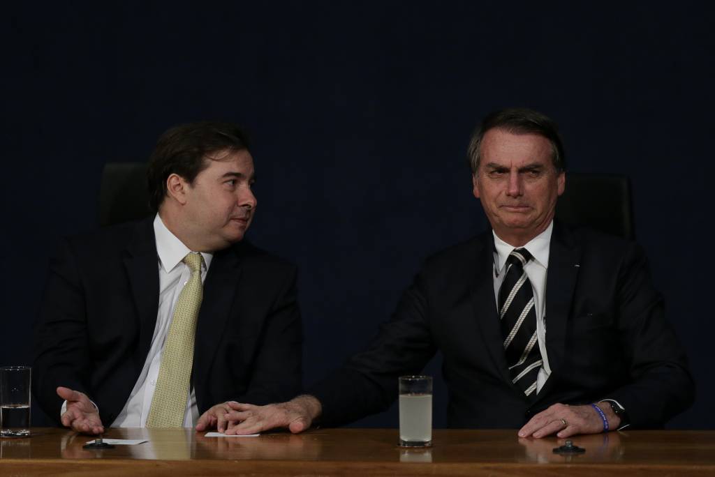 “Marchando no escuro” e outras notas de Carlos Brickmann