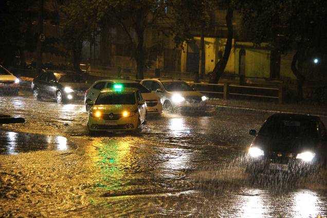 Forte chuva provoca alagamentos na avenida Maracanã, na esquina Eurico Rabelo, no Rio de Janeiro (RJ) - 08/04/2019 Forte chuva provoca alagamentos na avenida Maracanã, na esquina Eurico Rabelo, no Rio de Janeiro (RJ) - 08/04/2019