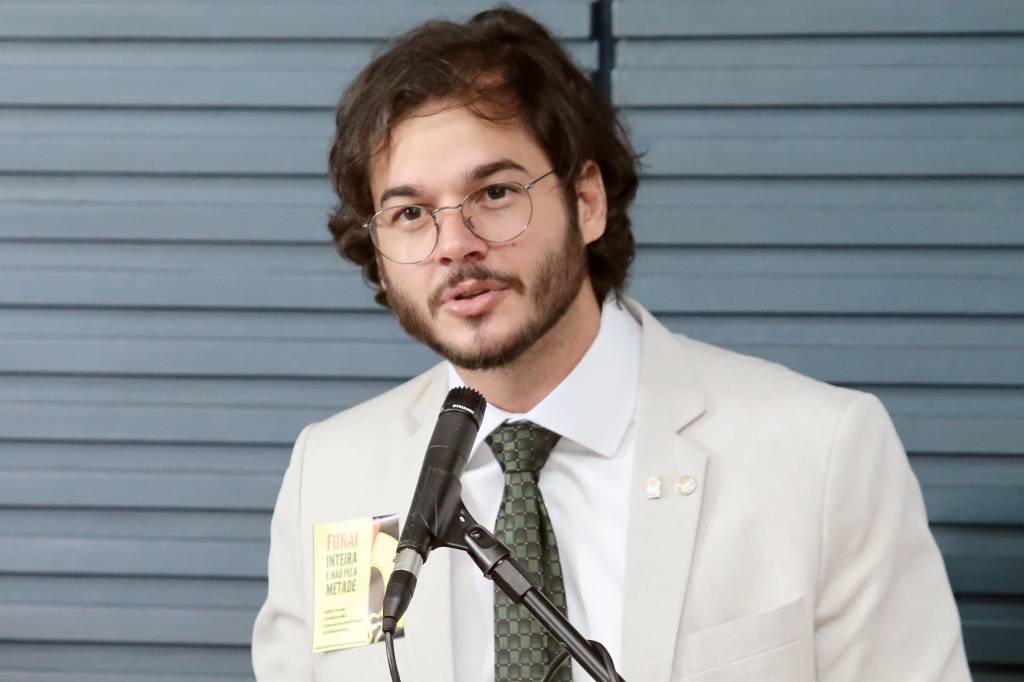 Túlio Gadêlha denuncia calote em auxílio emergencial para mães solteiras