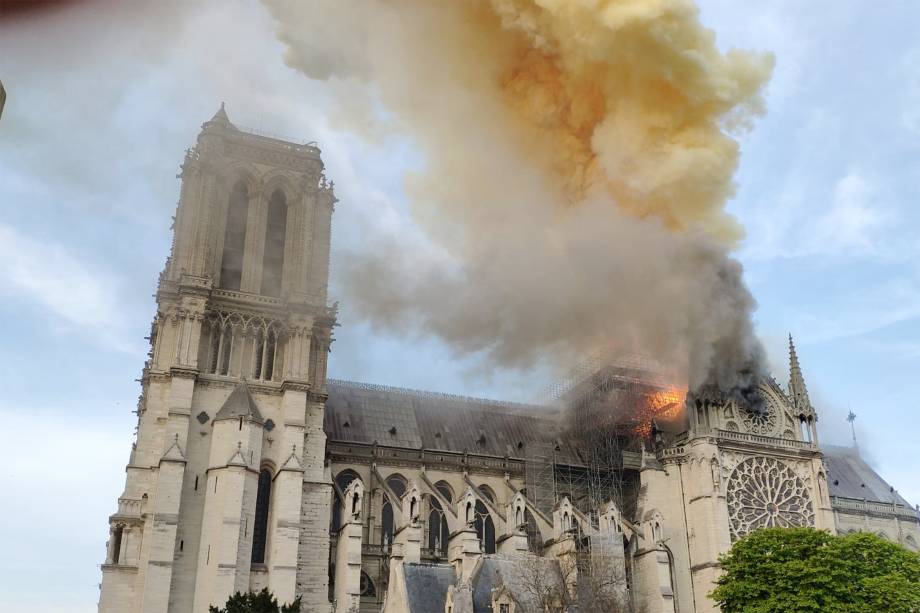 Incêndio na Catedral de Notre-Dame, em Paris