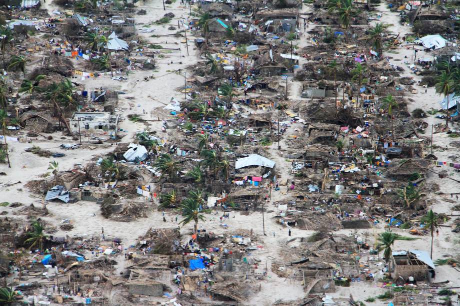 Vista aérea do distrito de Macomia, localizado na província de Cabo Delgado, em Moçambique, após o ciclone Kenneth atingir a região - 27/04/2019