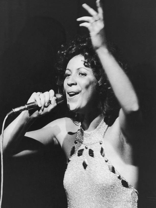 A cantora Beth Carvalho - 1975 A cantora Beth Carvalho - 1975