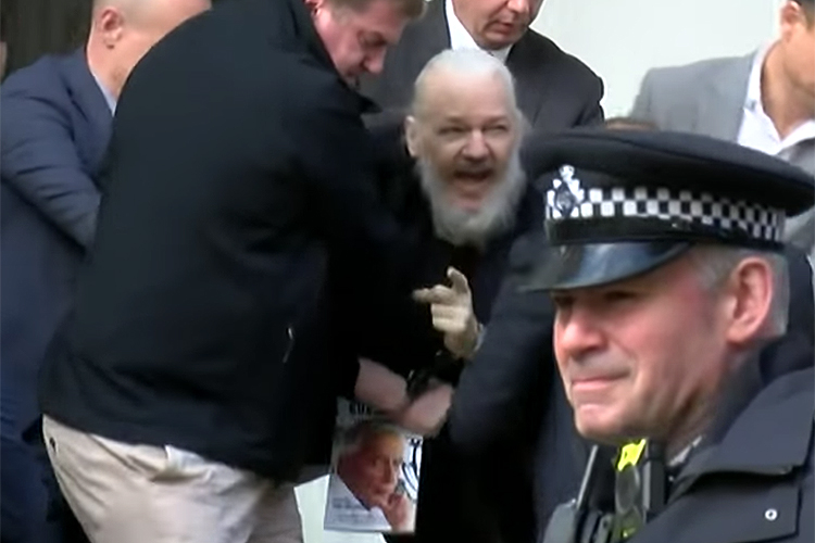 Médicos manifestam preocupação com saúde de Julian Assange