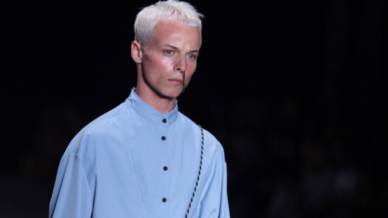 Tales Cotta durante desfile da marca Ocksa na São Paulo Fashion Week