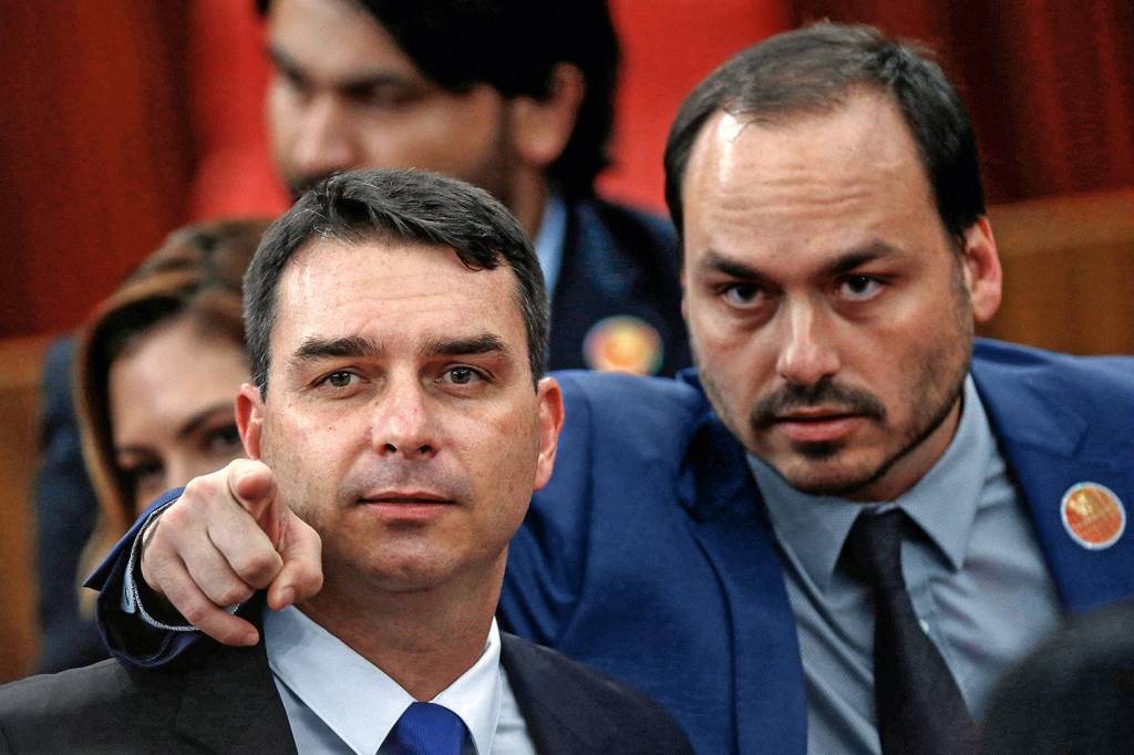 Flávio Bolsonaro e Carlos Bolsonaro Flávio Bolsonaro e Carlos Bolsonaro
