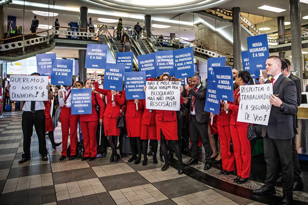 Funcionários da Avianca protestam no aeroporto de Congonhas Funcionários da Avianca protestam no aeroporto de Congonhas