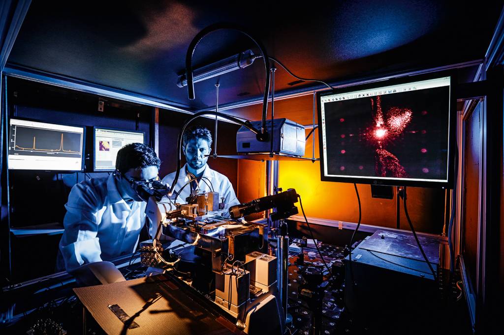 Laboratório de física da UFMG Laboratório de física da UFMG