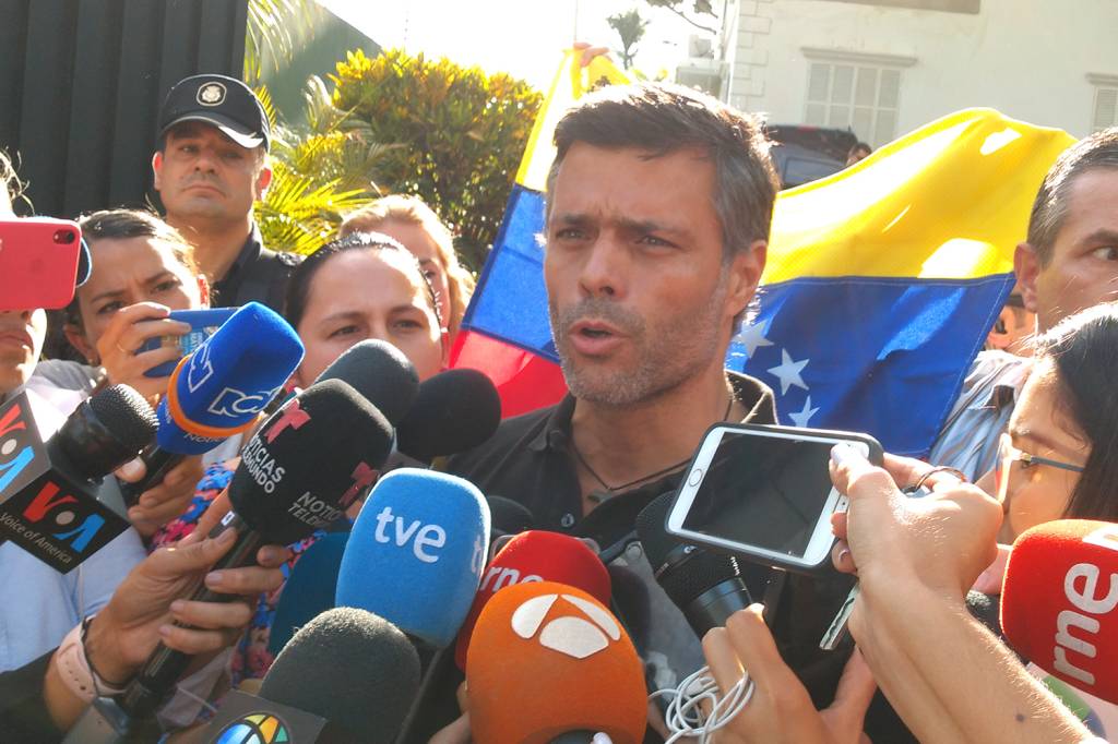 Espanha afirma que limitará atividades políticas de Leopoldo López