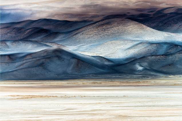 Imagem vencedora da categoria Arte da Natureza, mostra Salar de Antofalla, uma das maiores salinas do mundo, localizada na Argentina Imagem vencedora da categoria Arte da Natureza, mostra Salar de Antofalla, uma das maiores salinas do mundo, localizada na Argentina
