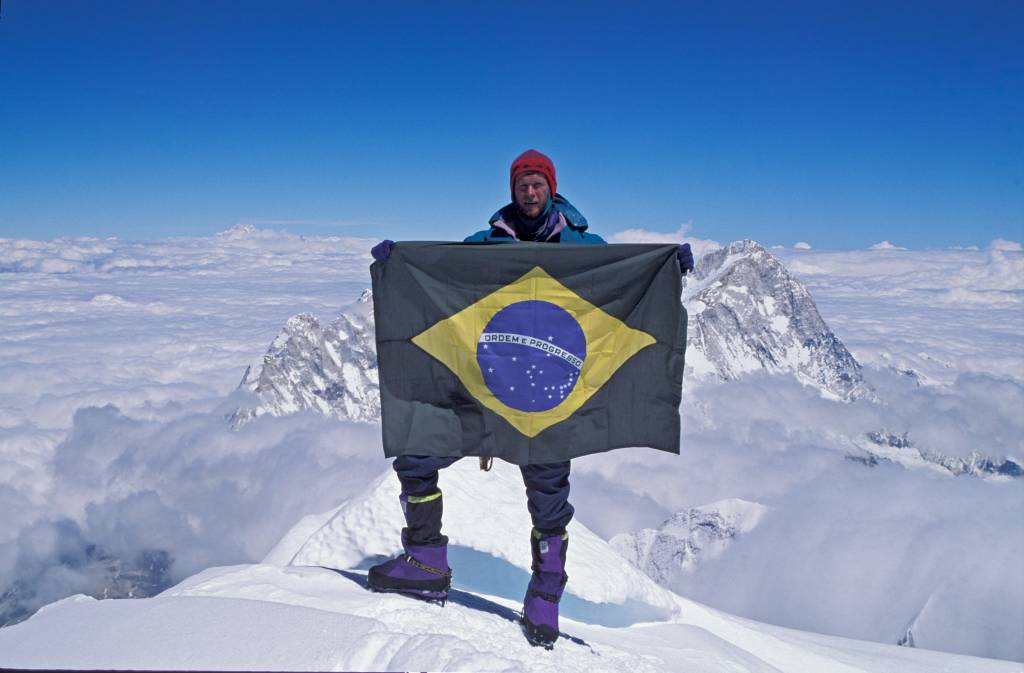 ‘Estão se matando’, diz primeiro brasileiro a escalar o Everest
