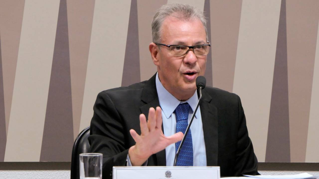 Ministro de Minas e Energia, Bento Albuquerque, discursa em comissão realizada no Senado - 25/06/2019