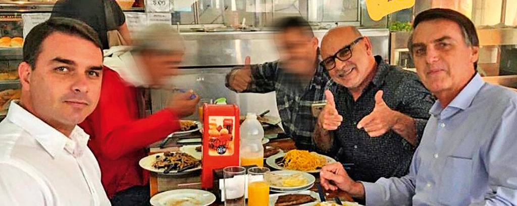 Flávio Bolsonaro, Jair Bolsonaro e Fabricio Queiroz Flávio Bolsonaro, Jair Bolsonaro e Fabricio Queiroz