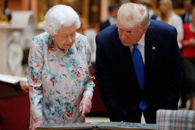 Donald Trump é recebido pela rainha Elizabeth II no palácio de Buckingham durante visita de Estado do presidente dos Estados Unidos ao Reino Unido - 03/06/2019 Donald Trump é recebido pela rainha Elizabeth II no palácio de Buckingham durante visita de Estado do presidente dos Estados Unidos ao Reino Unido - 03/06/2019