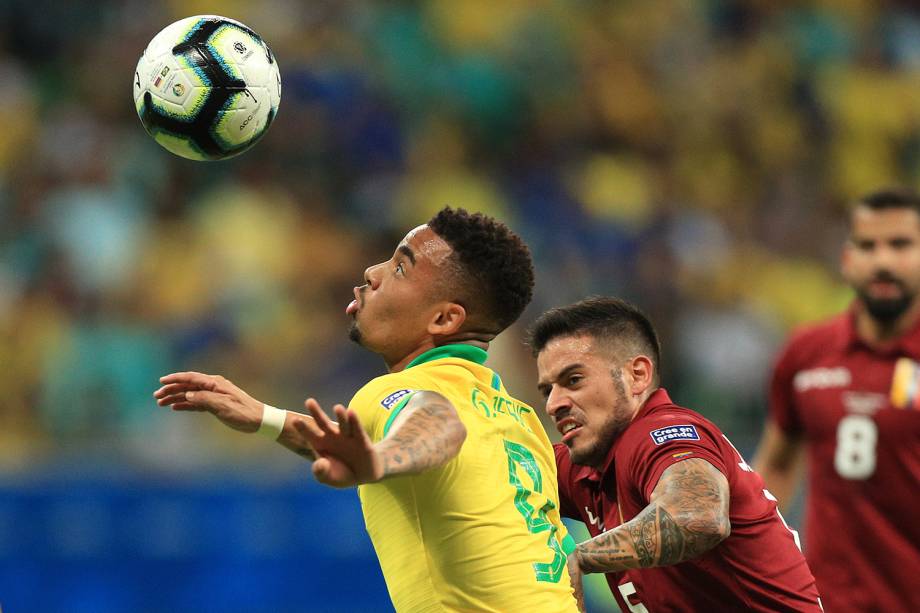 Gabriel Jesus, do Brasil, disputa lance com Junior Moreno, durante partida válida pela fase de grupos da Copa América - 18/06/2019 Gabriel Jesus, do Brasil, disputa lance com Junior Moreno, durante partida válida pela fase de grupos da Copa América - 18/06/2019