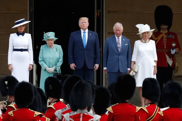 Donald Trump e Melania Trump são recebidos pela rainha Elizabeth II no palácio de Buckingham durante visita de Estado do presidente dos Estados Unidos ao Reino Unido - 03/06/2019 Donald Trump e Melania Trump são recebidos pela rainha Elizabeth II no palácio de Buckingham durante visita de Estado do presidente dos Estados Unidos ao Reino Unido - 03/06/2019