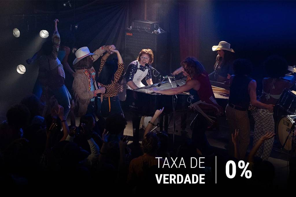 Cena da famosa apresentação de Elton John no Troubadour, clube localizado em Los Angeles Cena da famosa apresentação de Elton John no Troubadour, clube localizado em Los Angeles