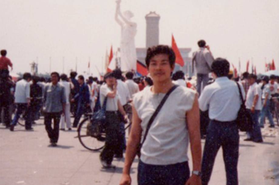 Yang Jianli durante as manifestações pró-democracia na Praça Tiananmen em 1989