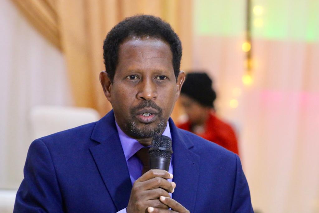 Prefeito de Mogadíscio fica ferido em ataque suicida que deixou 6 mortos