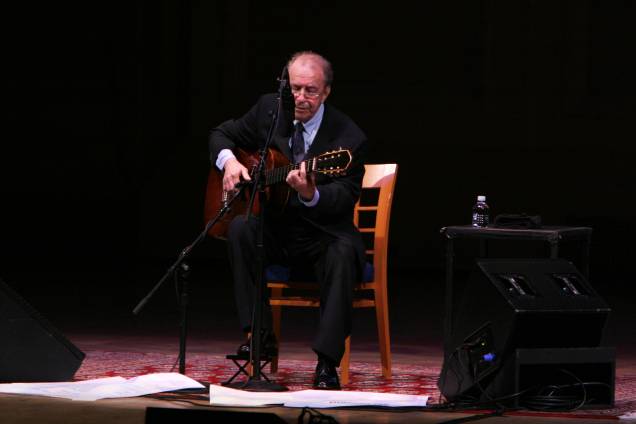 João Gilberto faz show no Carnegie Hall em Nova York, em 15 de junho de 2008, em celebração aos 50 anos da Bossa Nova João Gilberto faz show no Carnegie Hall em Nova York, em 15 de junho de 2008, em celebração aos 50 anos da Bossa Nova