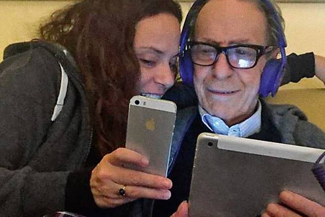 MAIOR DE TODOS - João Gilberto, em vários momentos: com a filha do meio, Bebel, já próximo do fim da vida... MAIOR DE TODOS - João Gilberto, em vários momentos: com a filha do meio, Bebel, já próximo do fim da vida...
