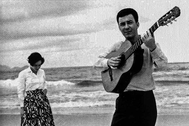 ...na praia com a primeira mulher, Astrud, que participou do lendário álbum 'Getz/Gilberto', de 1964... ...na praia com a primeira mulher, Astrud, que participou do lendário álbum 'Getz/Gilberto', de 1964...