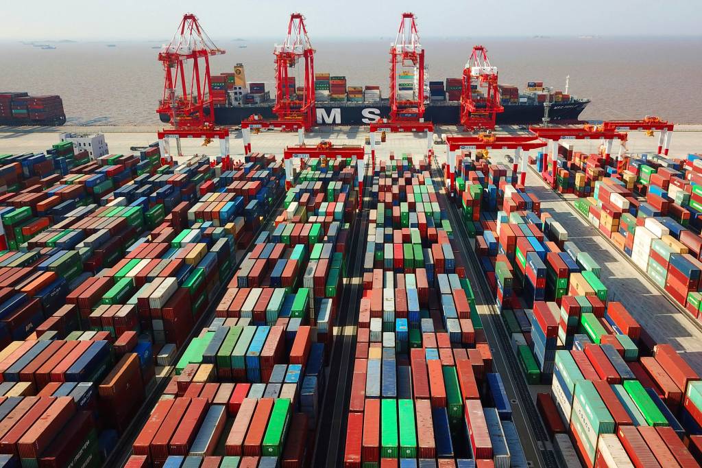 PORTO CHINA Doca de contêineres do Porto de Yangshan, na China (Chinatopix via AP, File)
