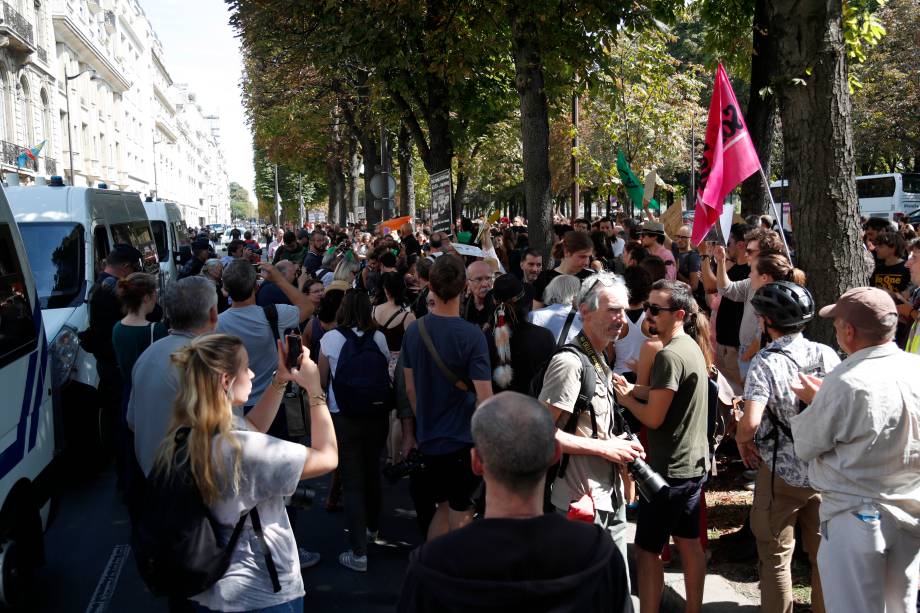 Ato na embaixada de Paris - 23/08/2019