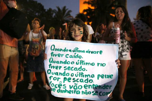 Manifestante protesta em frente ao Ministério do Meio Ambiente, em Brasília - 23/8/2019 Manifestante protesta em frente ao Ministério do Meio Ambiente, em Brasília - 23/8/2019