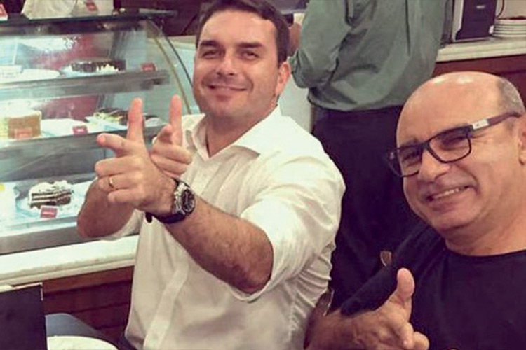 Fabrício Queiroz Flávio, o chefe, e Queiroz, o operador: esforço conjunto para anular a investigação