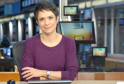 Sandra Annenberg na bancada do 'Jornal Hoje'