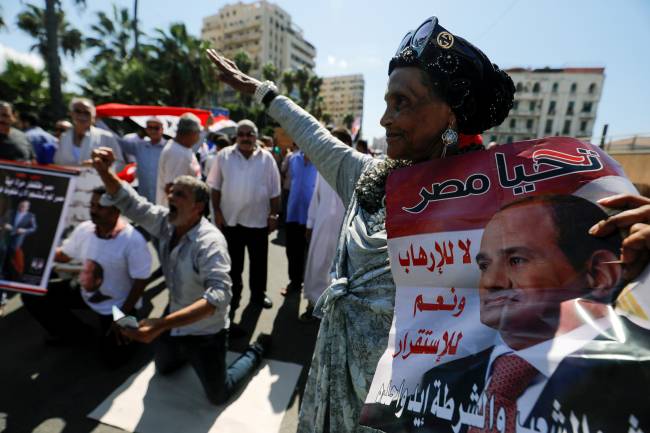 Pro Egyptian President Sisi supporters shout slogans as they demonstrate after Friday prayers in Alexandria Pro Egyptian President Sisi supporters shout slogans as they demonstrate after Friday prayers in Alexandria