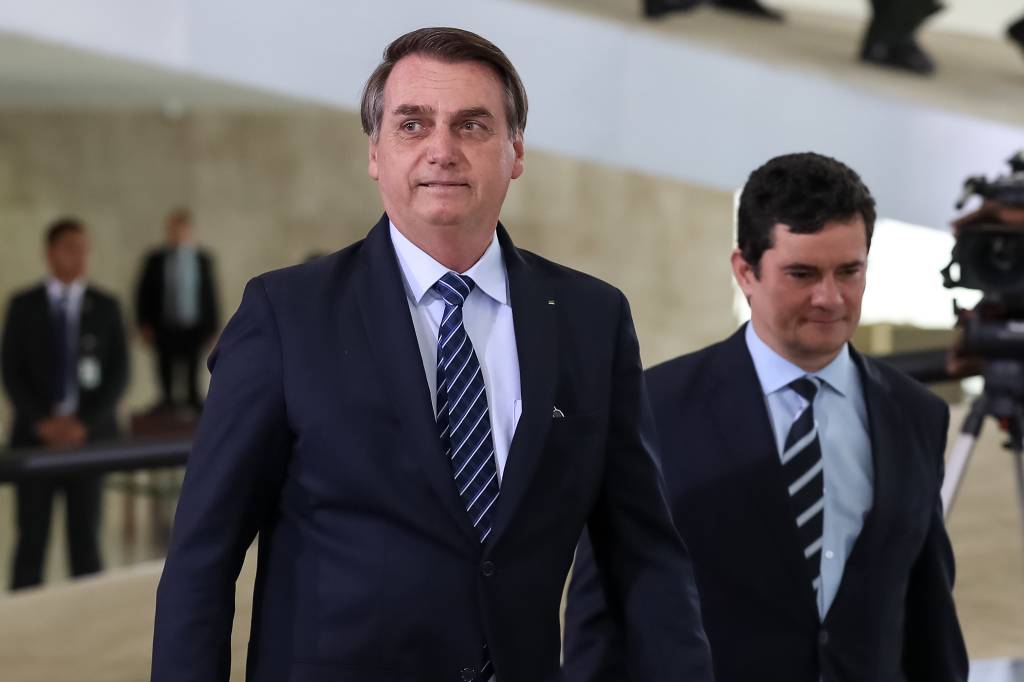 O ministro da Justiça, Sergio Moro, e o presidente Jair Bolsonaro em solenidade do lançamento do Projeto em Frente Brasil