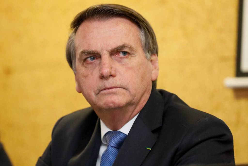 Bolsonaro dispensa publicação de concursos e licitações em jornais