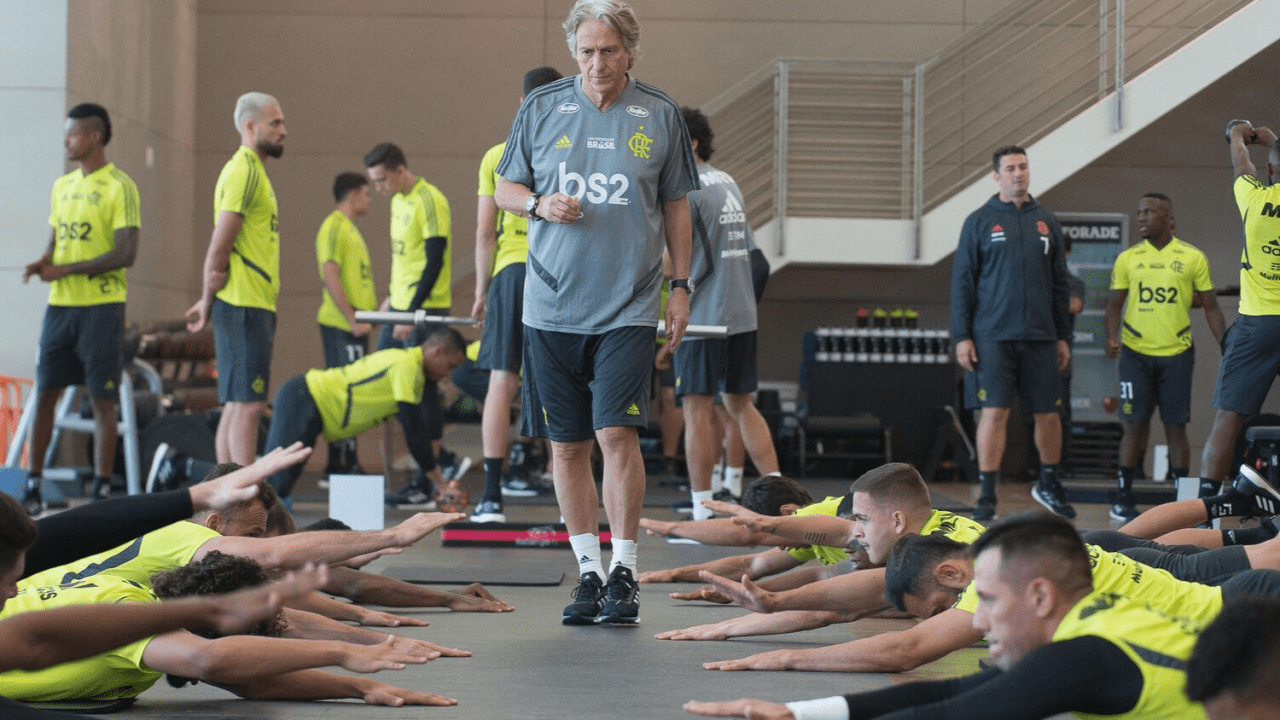 O treinador português de 65 anos, Jorge Fernando Pinheiro de Jesus – mais conhecido como Jorge Jesus – assumiu o time do Flamengo no início de junho de 2019, com duração de um ano