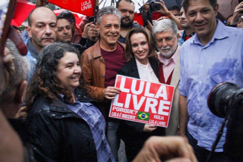 Lula, com um pé fora da cadeia