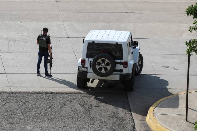 Membro do Cartel de Sinaloa anda armado pelas ruas de Cualitán - 17/10/2019 Membro do Cartel de Sinaloa anda armado pelas ruas de Cualitán - 17/10/2019