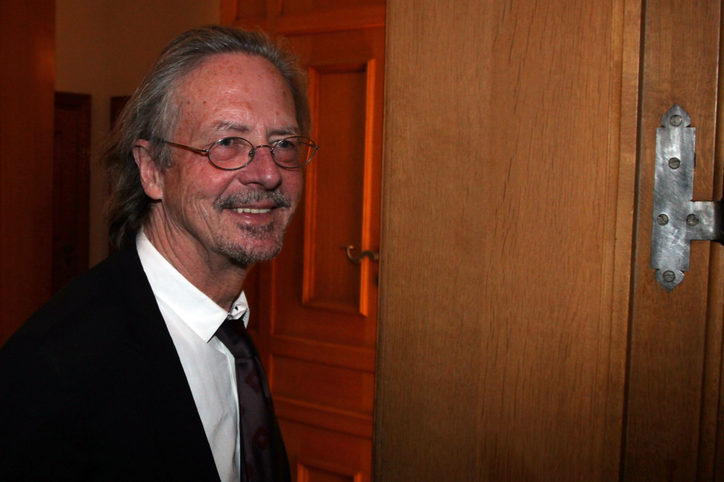 Bósnia, Albânia e Kosovo contestam Nobel de Literatura; entenda