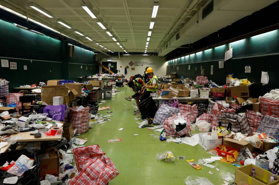 Uma visão de um estoque suprimentos de manifestantes no campus da Universidade Politécnica de Hong Kong