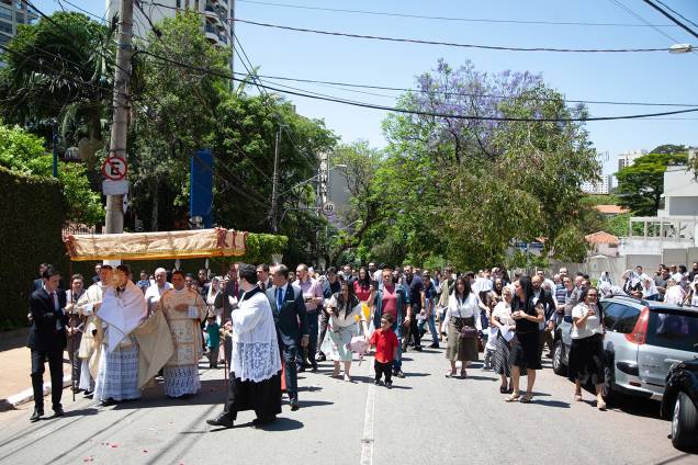 SAO PAULO, SP, BRASIL - 27/10/2019 - Missa Tridentina na Capela São Pio X, na Vila Mariana. A cerimônia, que reúne católicos tradicionalistas, foi seguida de procissão pelas ruas do bairro. SAO PAULO, SP, BRASIL - 27/10/2019 - Missa Tridentina na Capela São Pio X, na Vila Mariana. A cerimônia, que reúne católicos tradicionalistas, foi seguida de procissão pelas ruas do bairro.