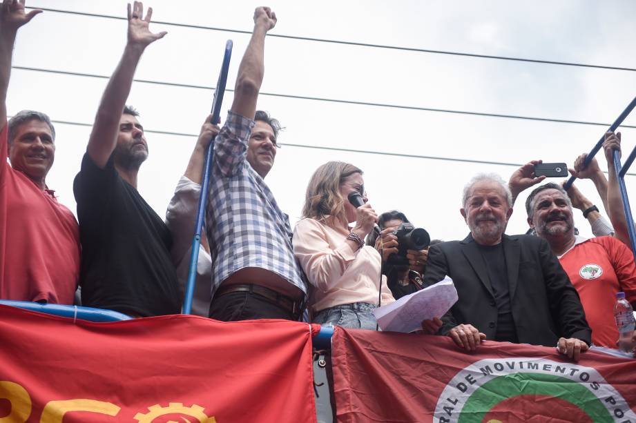 O ex-presidente Lula falou ao público em ato no em frente ao Sindicato dos Metalúrgicos, em São Bernardo do Campo-SP