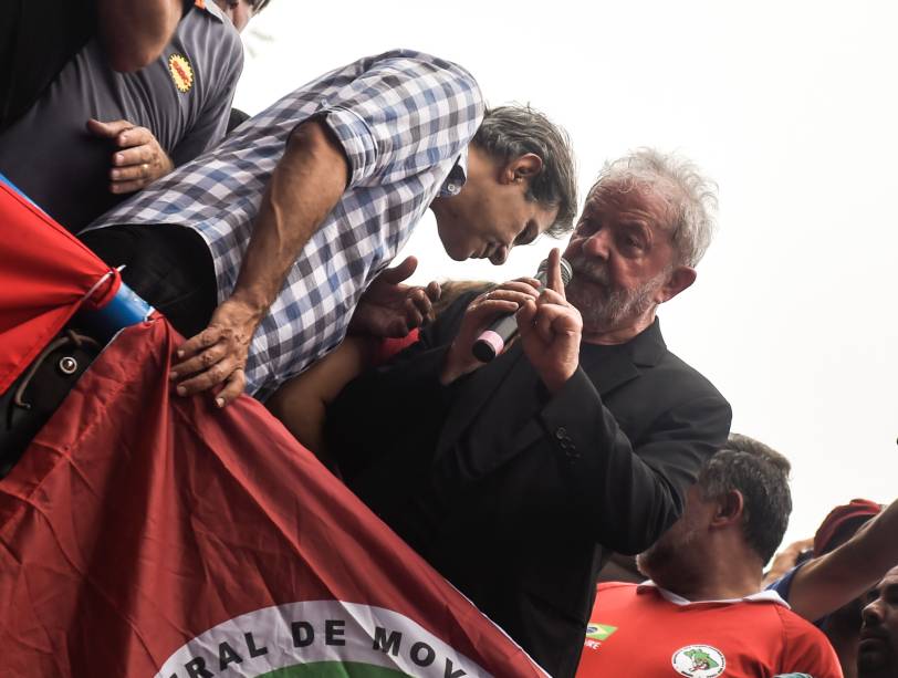 O ex-presidente Lula falou ao público em ato no em frente ao Sindicato dos Metalúrgicos, em São Bernardo do Campo-SP