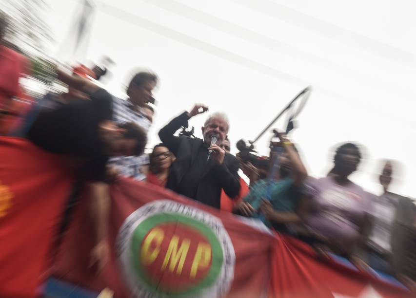 O ex-presidente Lula falou ao público em ato no em frente ao Sindicato dos Metalúrgicos, em São Bernardo do Campo-SP