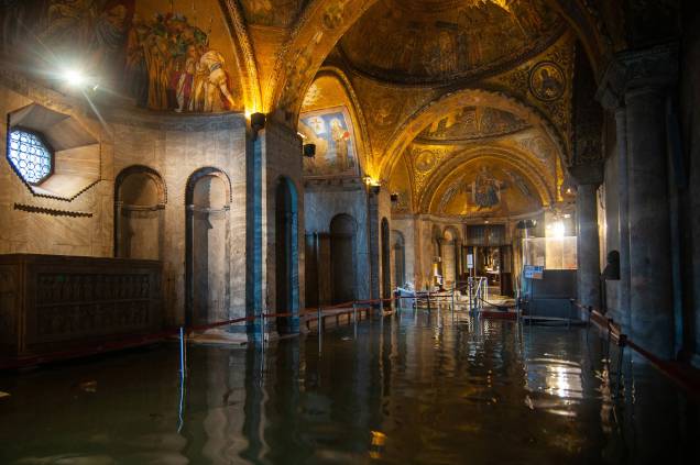 A Basílica de São Marcos, inundada, após uma maré alta em Veneza, Itália - 13/11/2019 A Basílica de São Marcos, inundada, após uma maré alta em Veneza, Itália - 13/11/2019