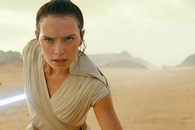 FILME-STAR-WARS-ABRE O ETERNO RETORNO - Daisy Ridley, como a heroína Rey: de geração em geração, o mesmo embate entre o bem e o mal