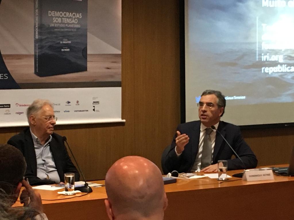 Democracia é insubstituível e melhor regime para 42 países, diz estudo