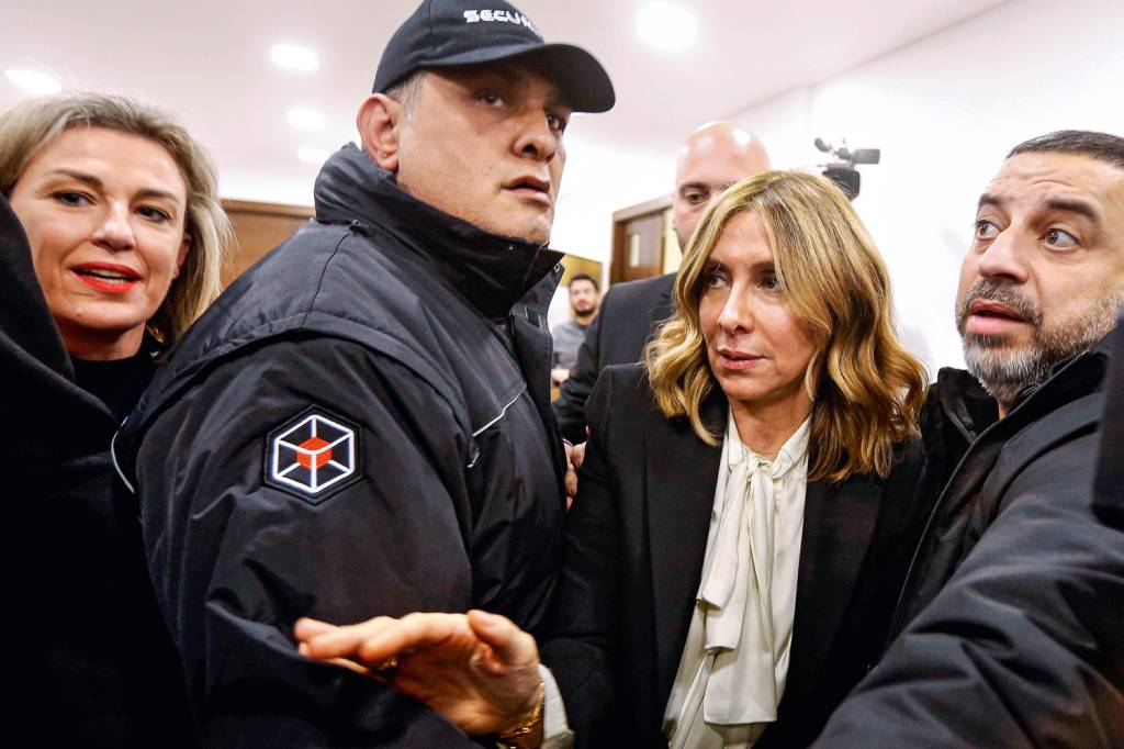 CERCO FECHADO – A esposa de Ghosn, Carole: mandado de prisão no Japão CERCO FECHADO – A esposa de Ghosn, Carole: mandado de prisão no Japão