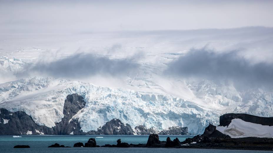 Chegada à Península Antártica foi marcada por geleiras, no Estreito de Nelson, e pela paisagem da Baía do Almirantado