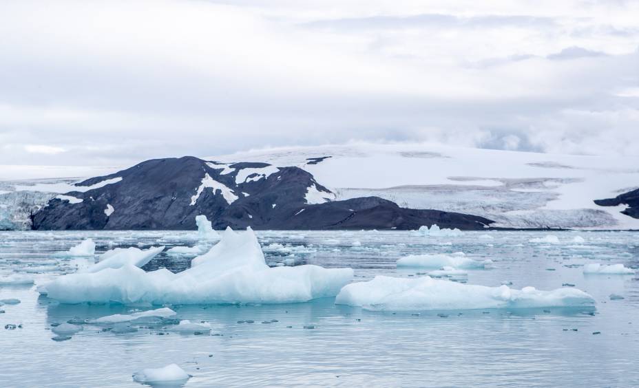 Chegada à Península Antártica foi marcada por geleiras, no Estreito de Nelson, e pela paisagem da Baía do Almirantado