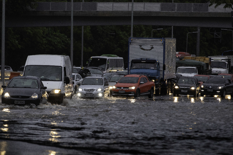 Alagamento na ponte Cidade Jardim, Marginal Pinheiros