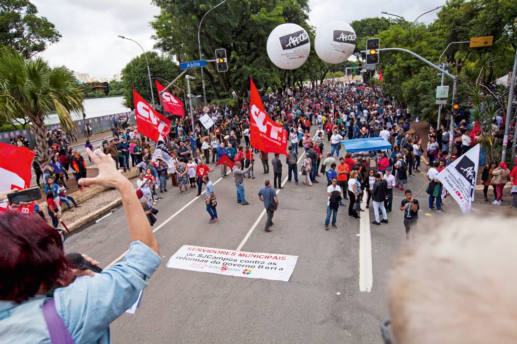 Servidores p¿blicos em protesto na ALESP Servidores p¿blicos em protesto na ALESP